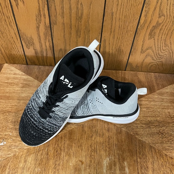APL:Athletic Propulsion Labs Techloom Pro ,Colors Black & Gray- Women - Picture 2 of 12